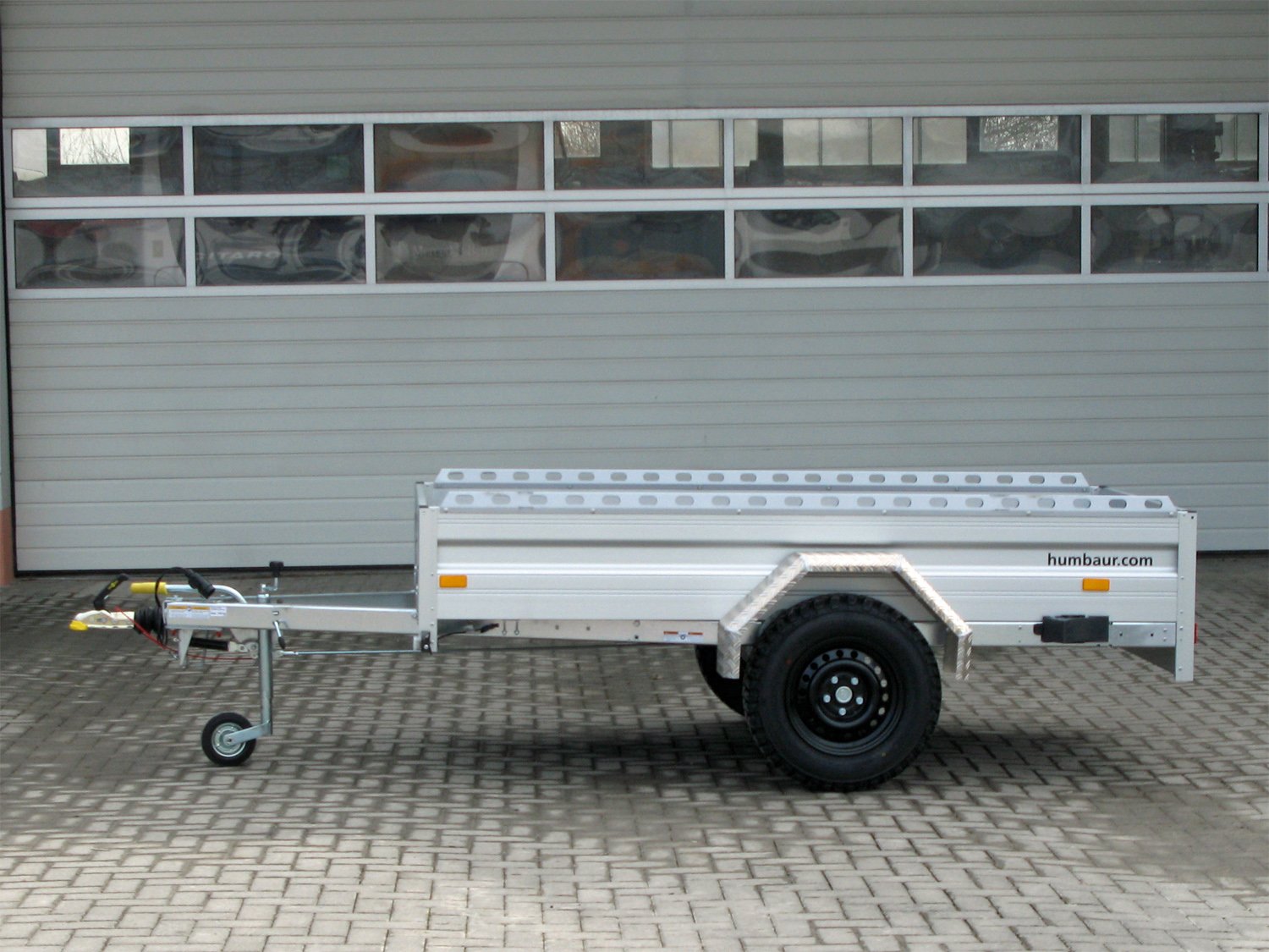 3d9ca0e905163e9904d2f172e96ae8c8.jpg Humbaur HA132513 KV Offroad Offroad-Bereifung – Reling – Bild 1