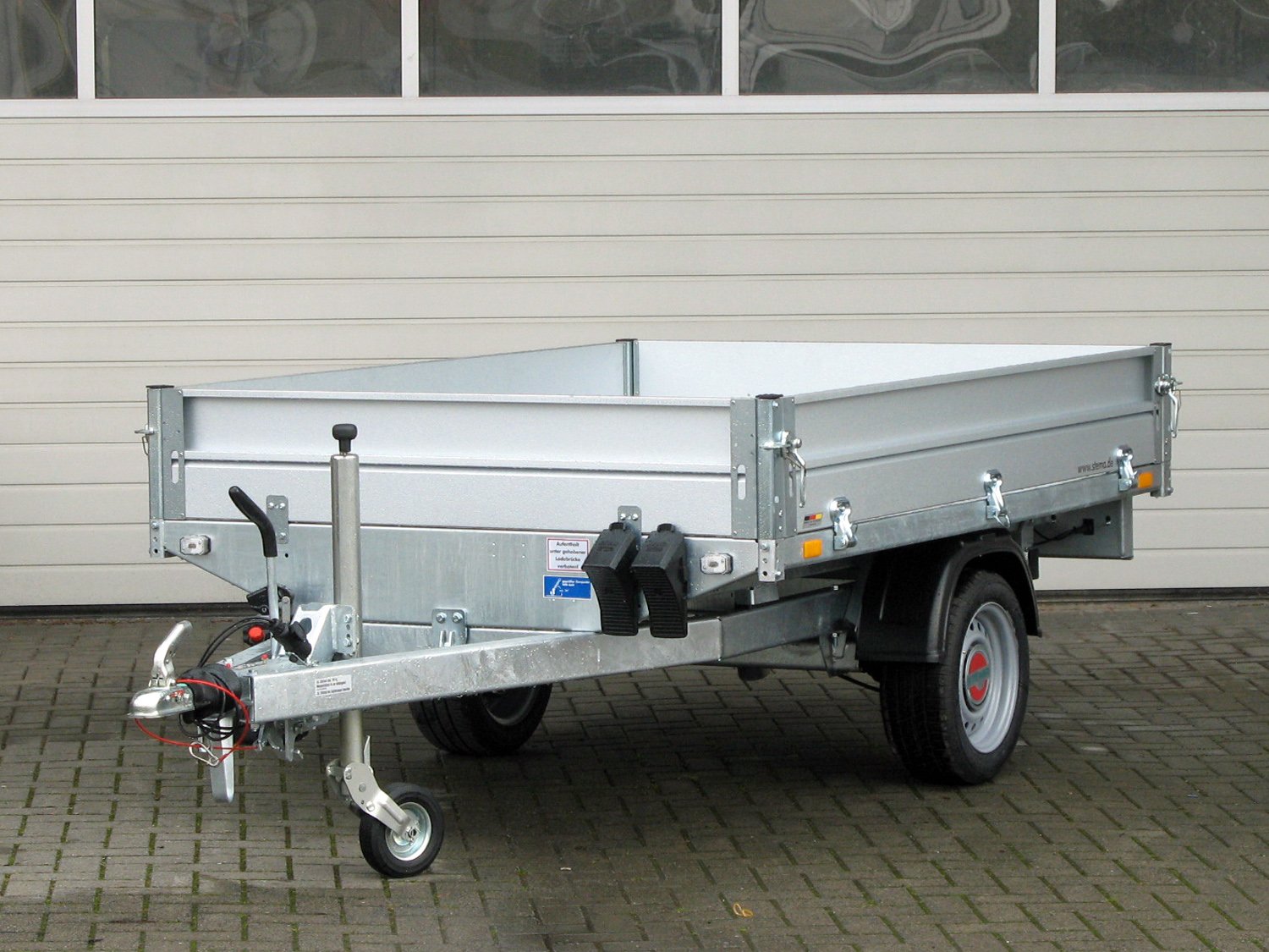 9a5d1781b5a5cb66c99703c5dee81a1a.jpg STEMA RKE O2 13-27-15.1 ROKO1 Heckkipper mit Handpumpe – Bild 1